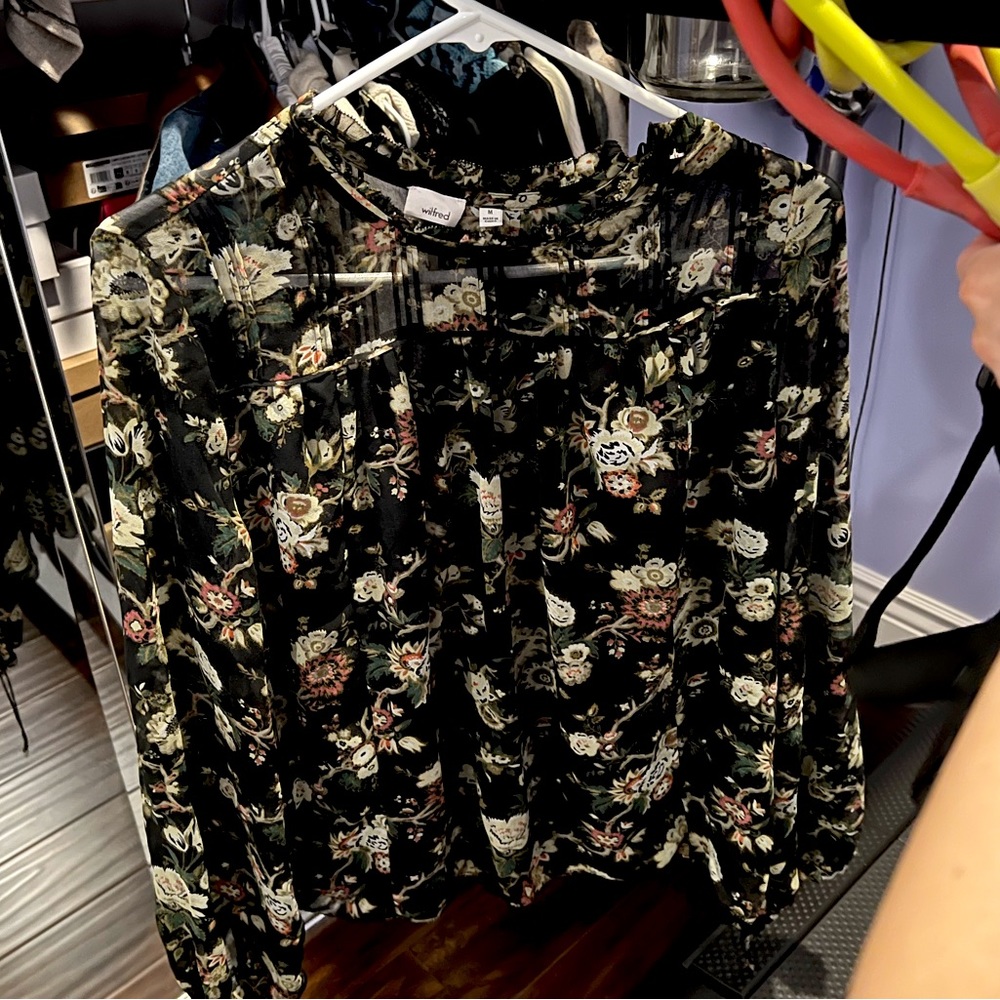 Aritizia/Wilfred beautiful blouse. Brand new basically